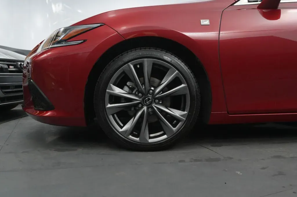 Lexus ES photo 10