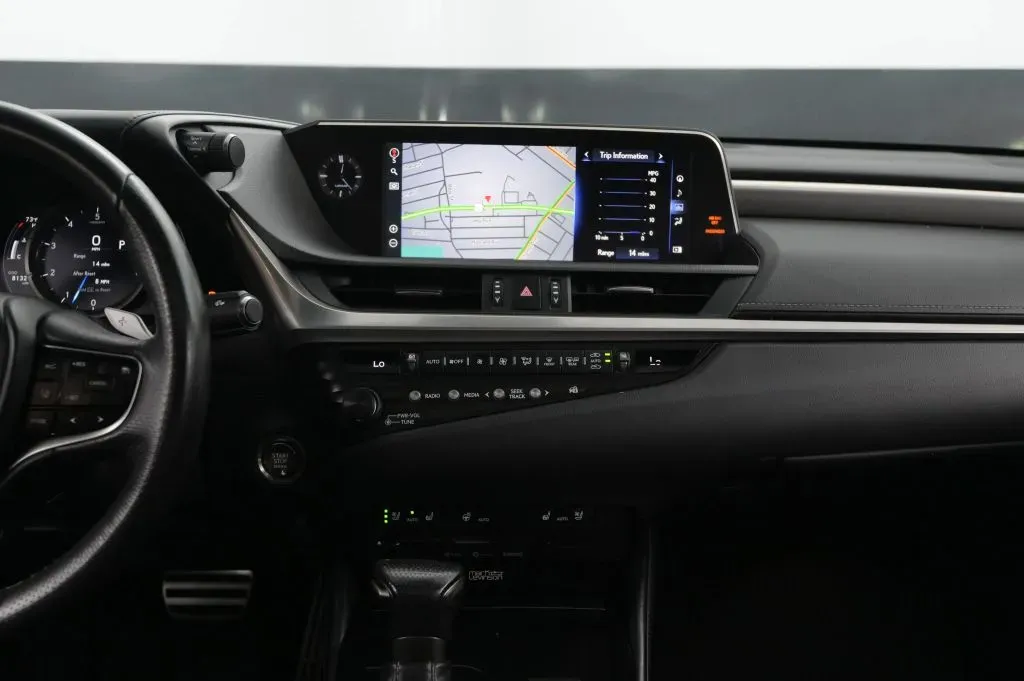 Lexus ES photo 37
