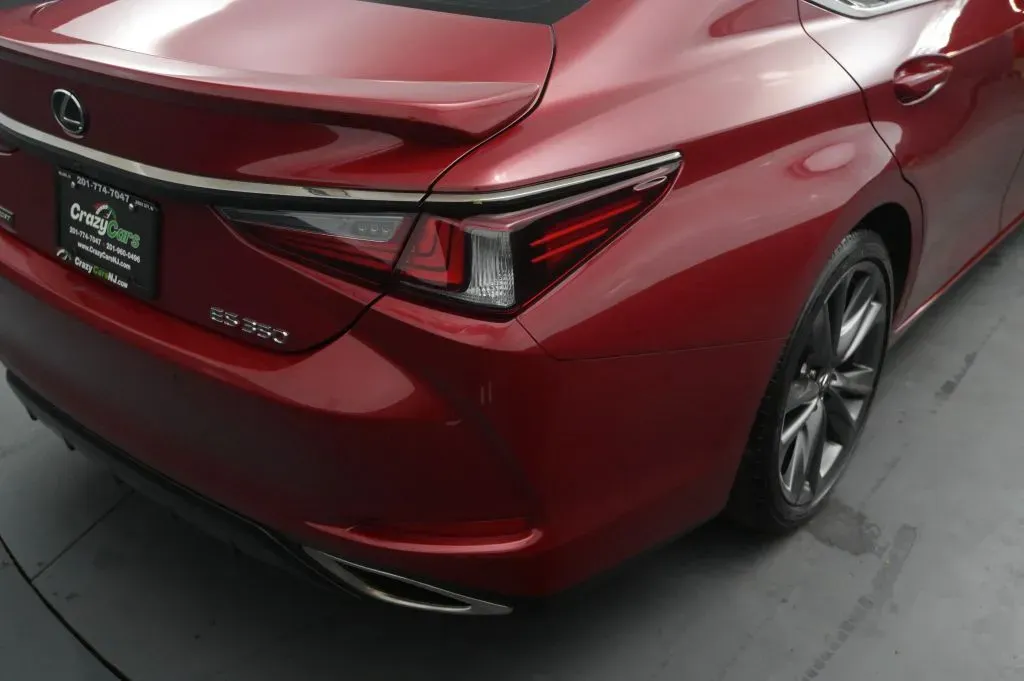 Lexus ES photo 18