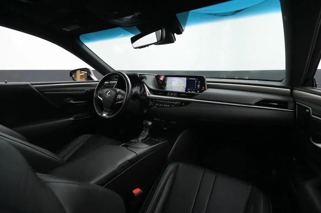 Lexus ES photo 51