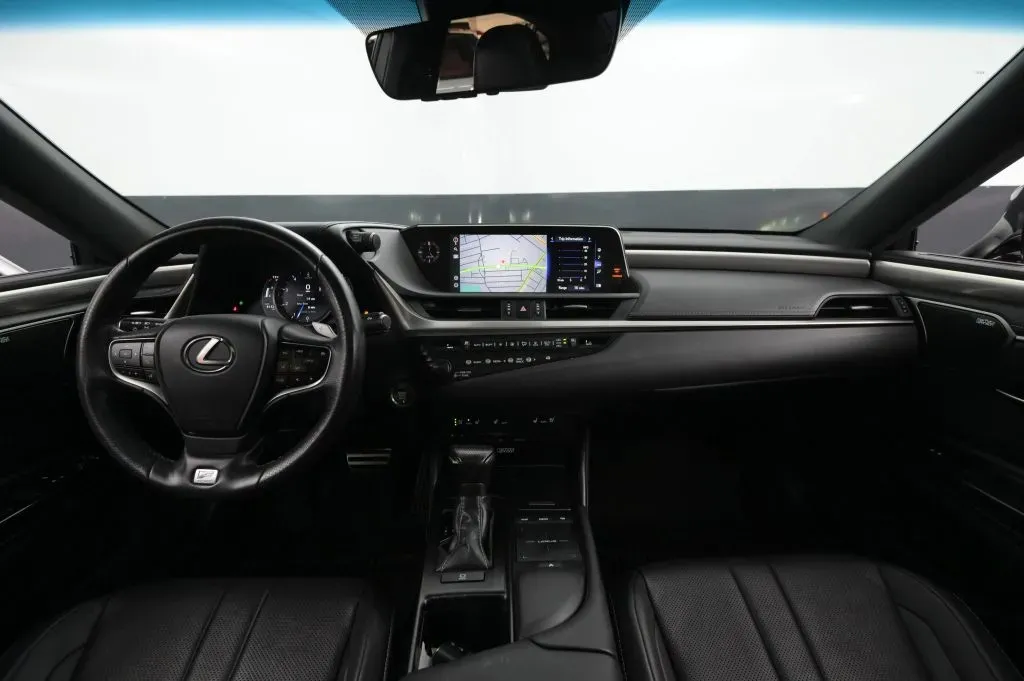 Lexus ES photo 36