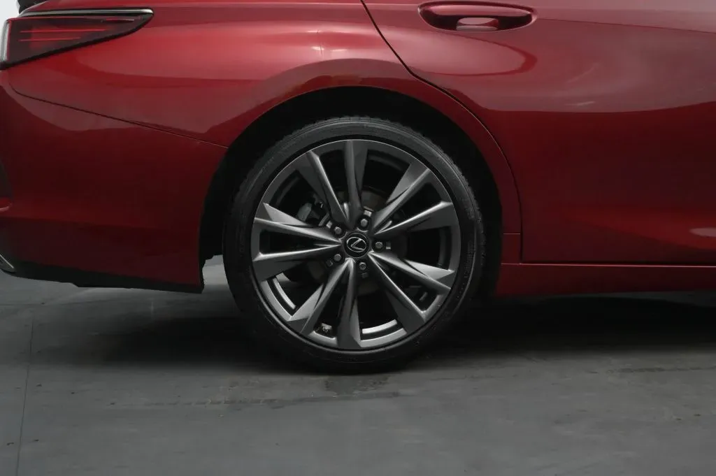 Lexus ES photo 19