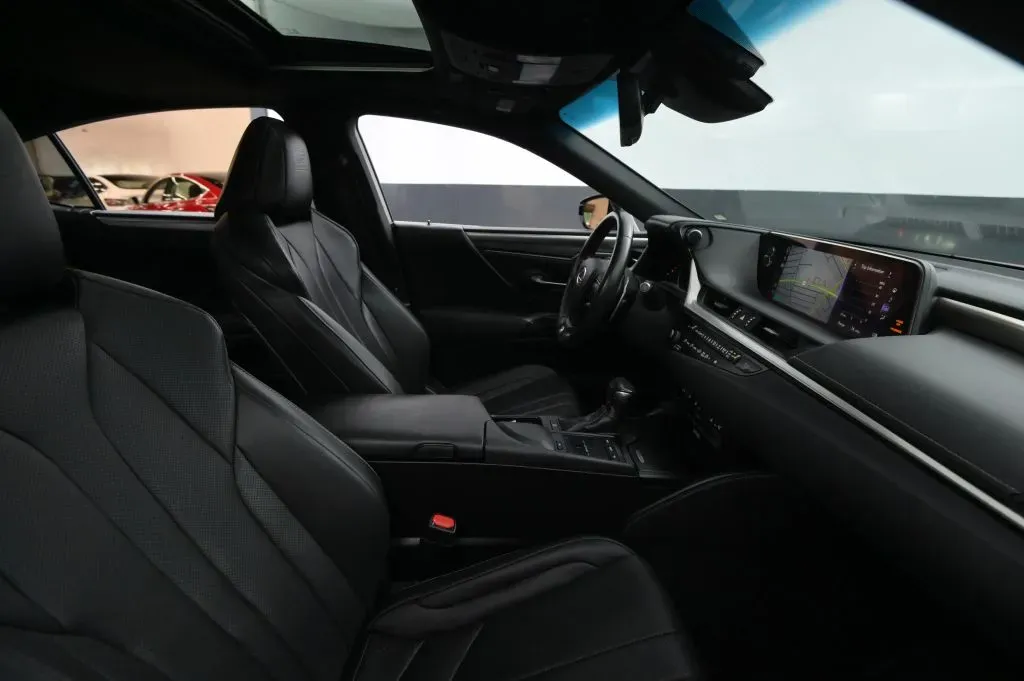 Lexus ES photo 53