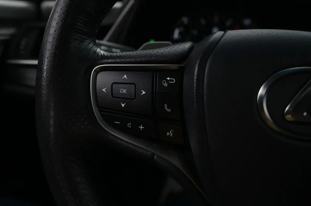 Lexus ES photo 28