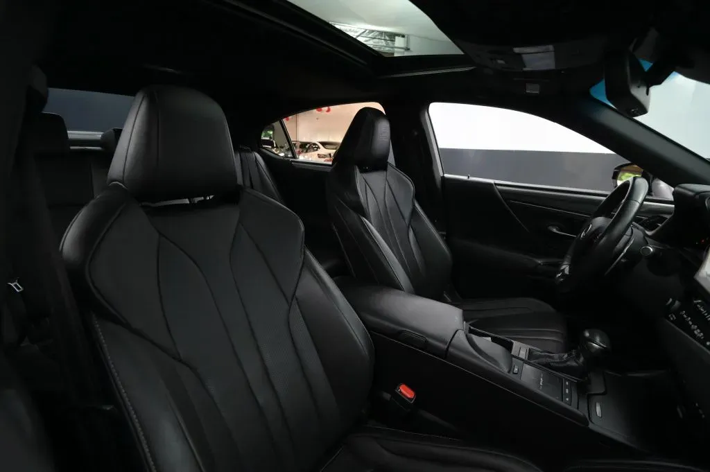 Lexus ES photo 54