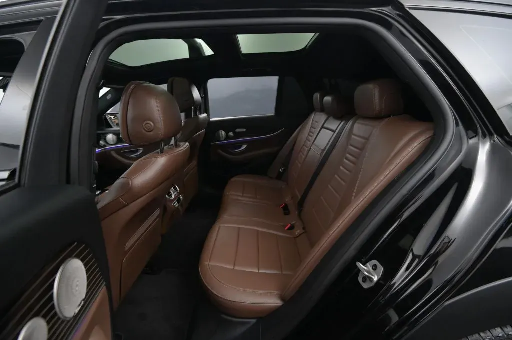 Mercedes-Benz E-Class photo 45