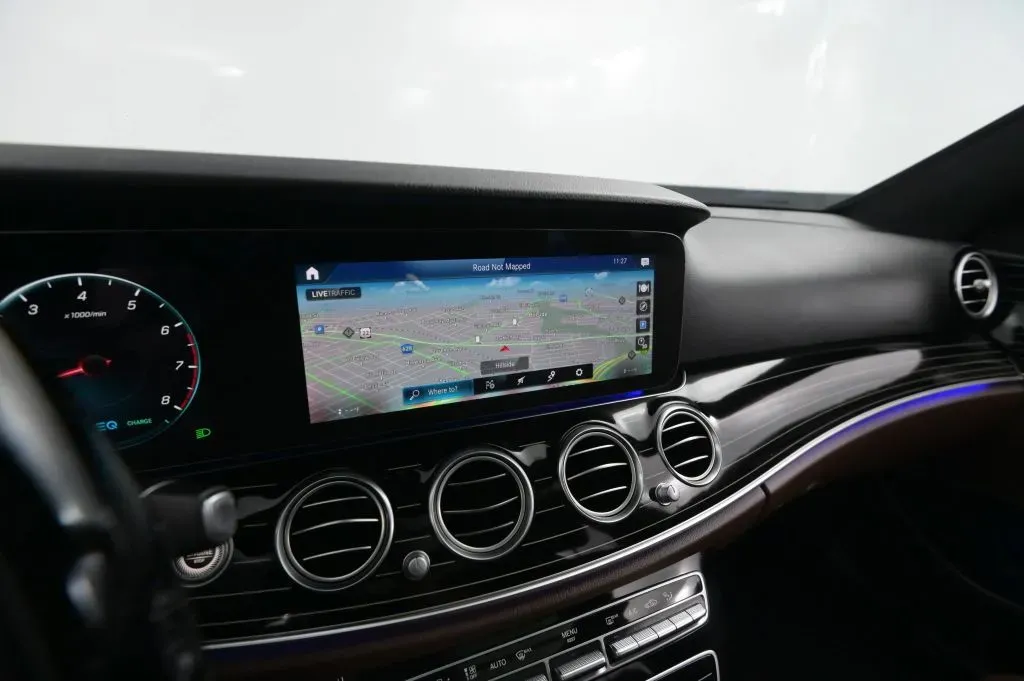 Mercedes-Benz E-Class photo 28