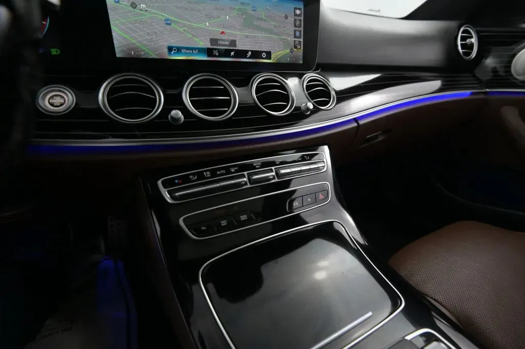 Mercedes-Benz E-Class photo 30