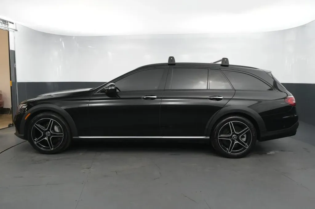 Mercedes-Benz E-Class photo 2