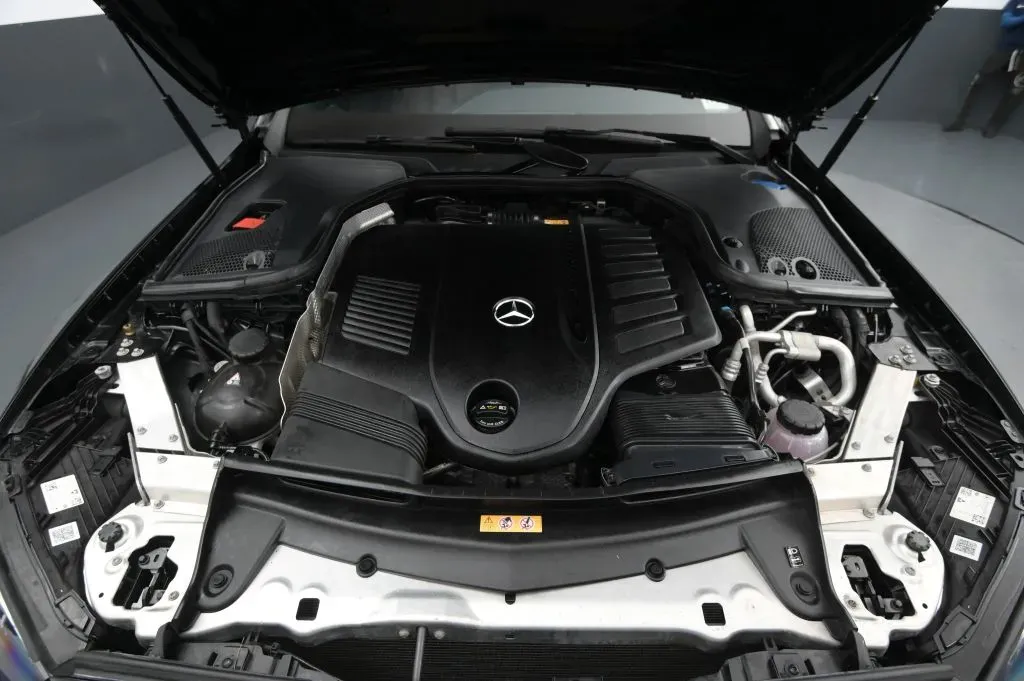 Mercedes-Benz E-Class photo 22