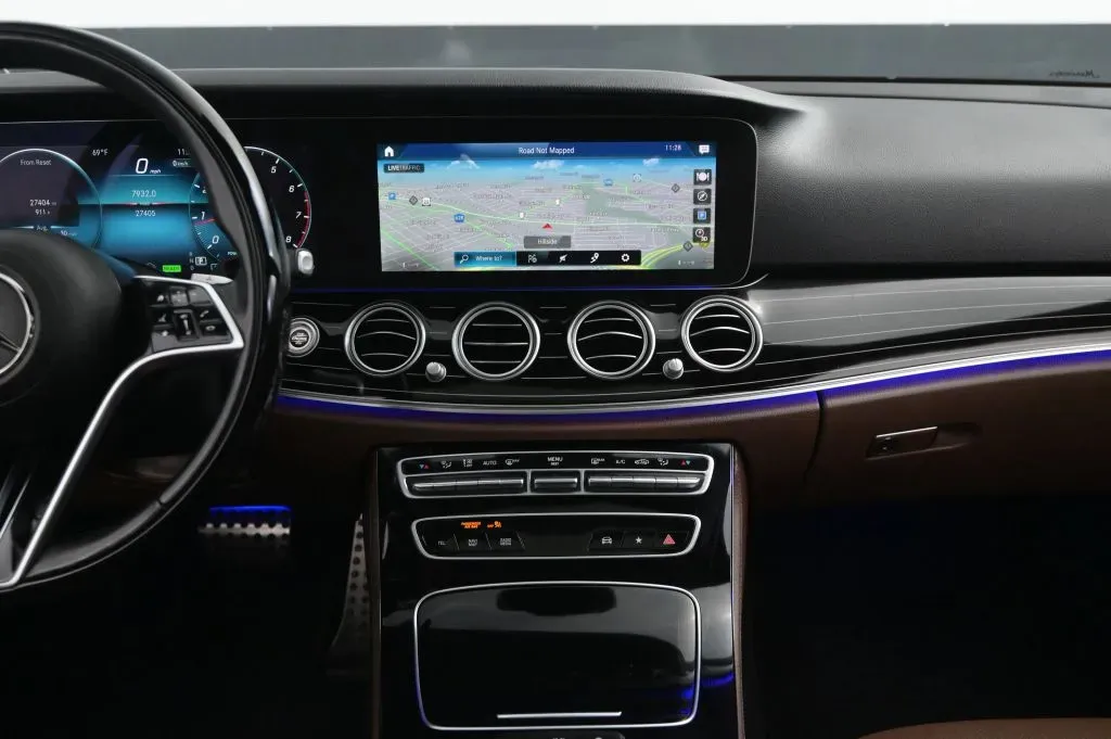 Mercedes-Benz E-Class photo 34