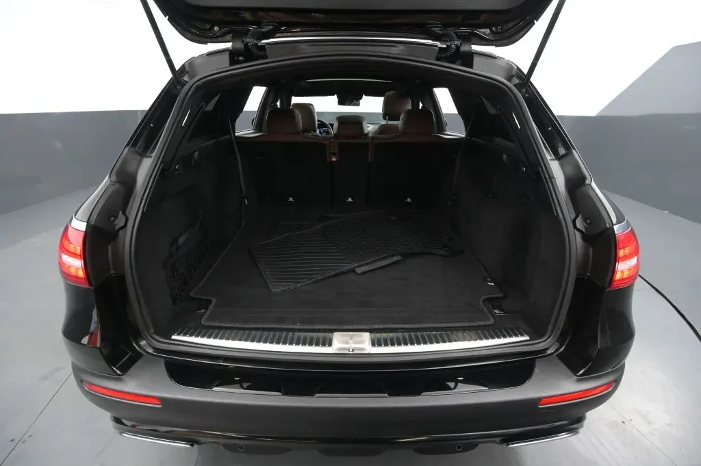 Mercedes-Benz E-Class photo 48