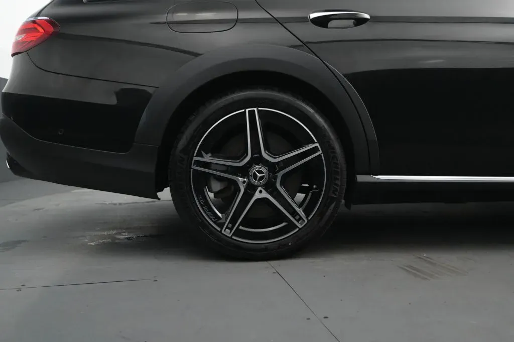 Mercedes-Benz E-Class photo 20