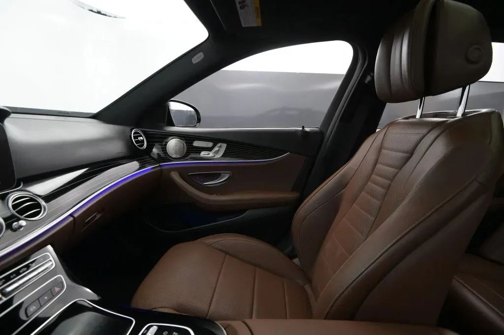 Mercedes-Benz E-Class photo 31