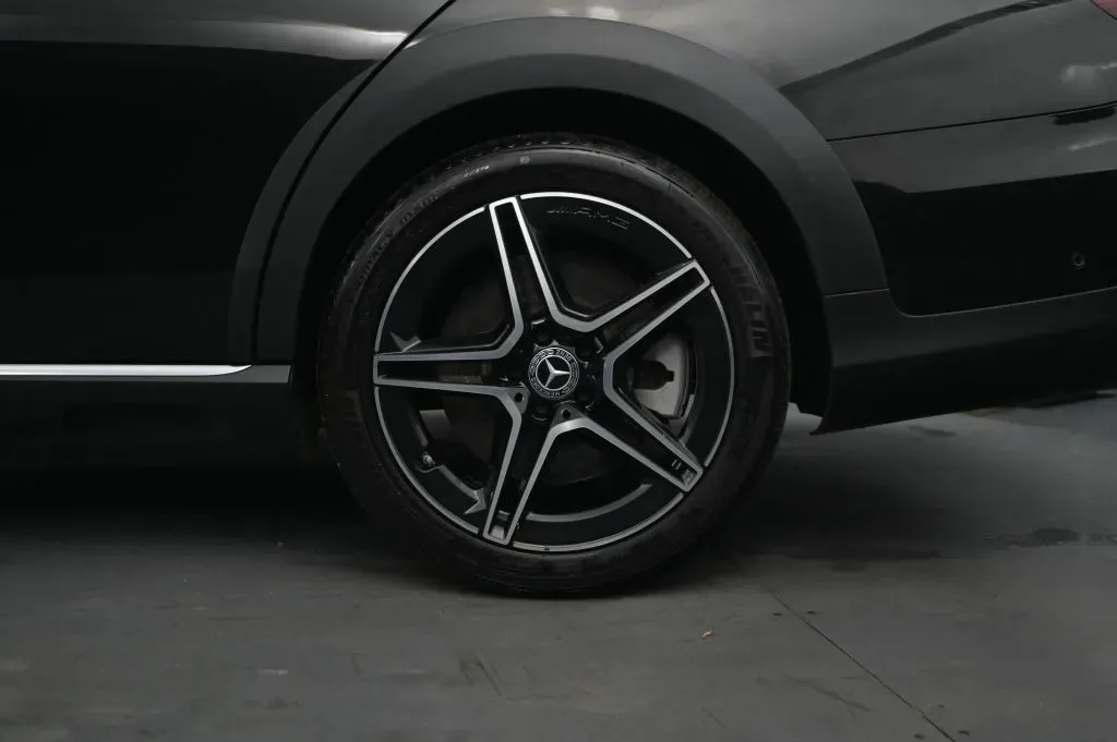 Mercedes-Benz E-Class photo 17