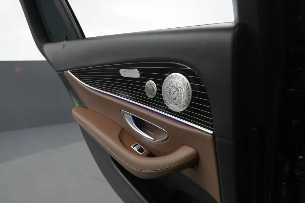 Mercedes-Benz E-Class photo 39