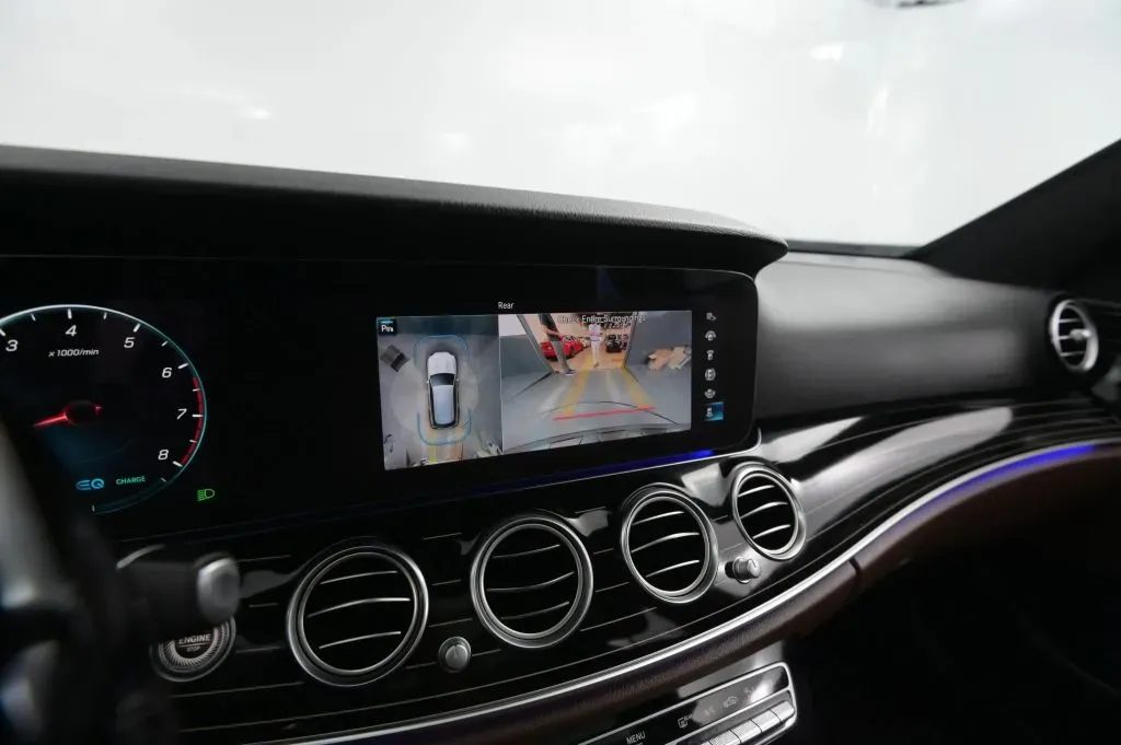 Mercedes-Benz E-Class photo 29