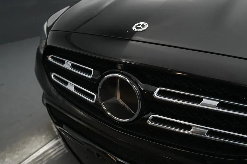 Mercedes-Benz E-Class photo 9