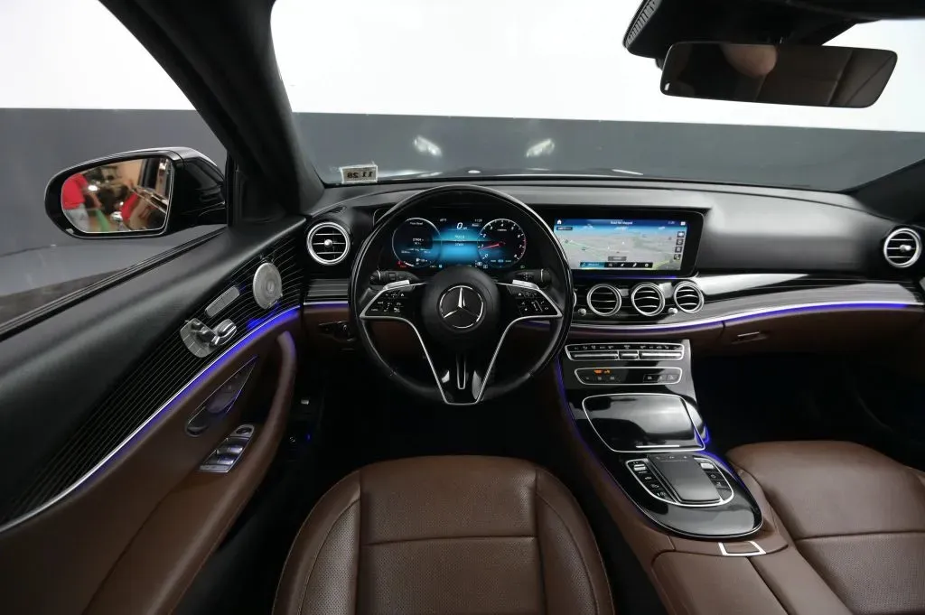 Mercedes-Benz E-Class photo 37