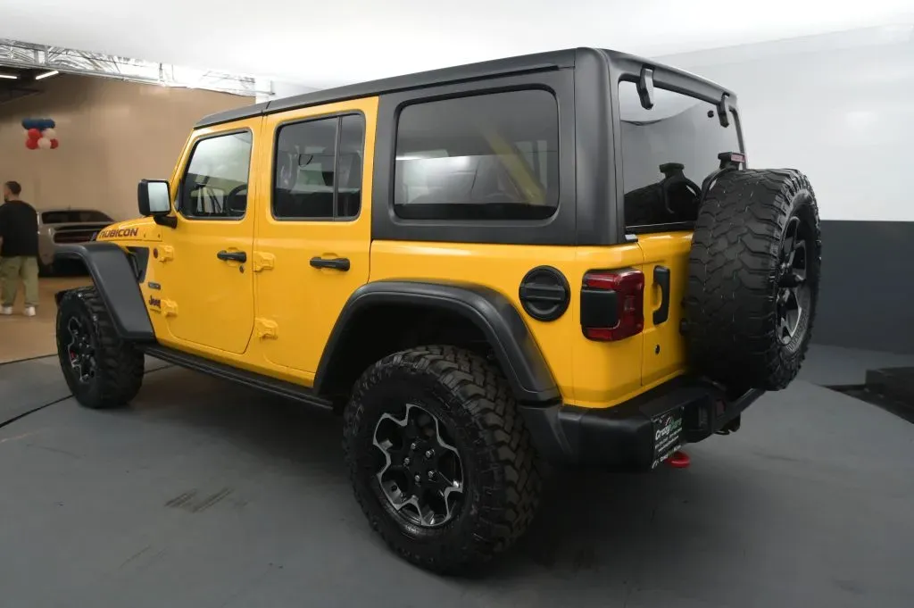 Jeep Wrangler photo 3