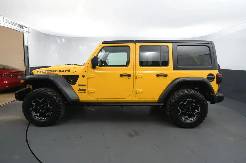 Jeep Wrangler photo 2
