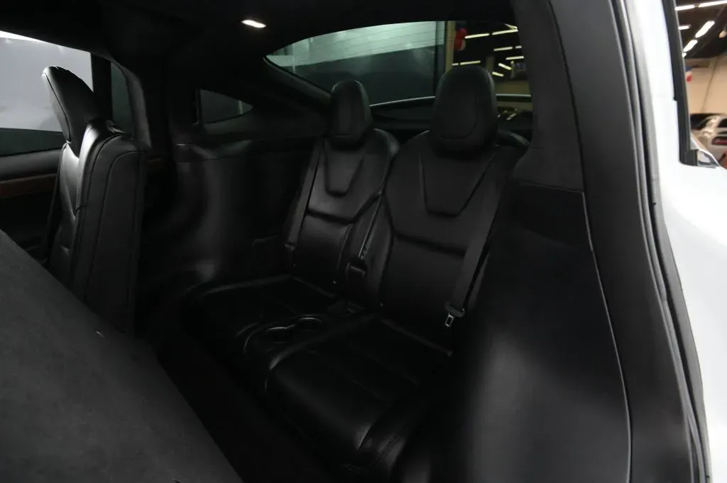 Tesla Model X photo 47