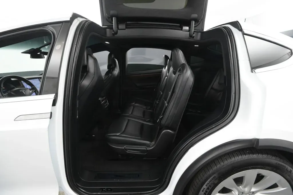 Tesla Model X photo 44