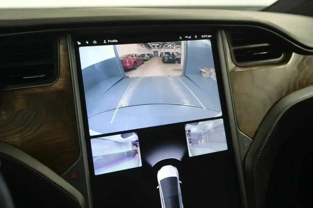 Tesla Model X photo 31