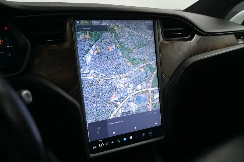Tesla Model X photo 26