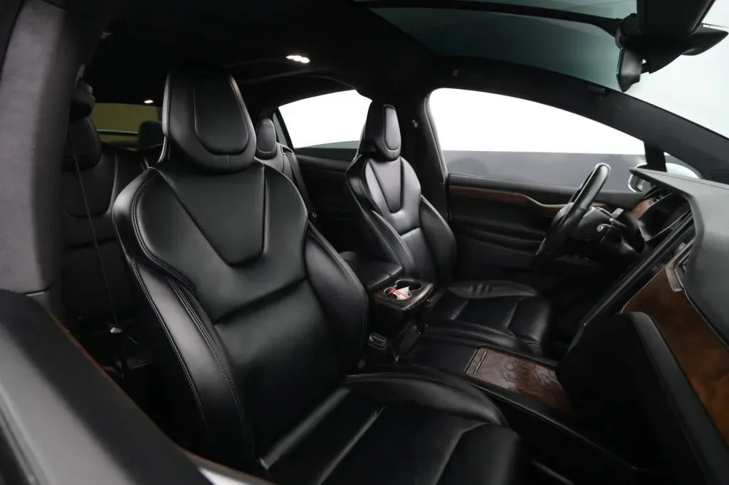 Tesla Model X photo 52