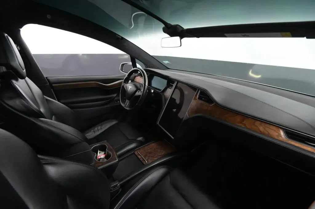 Tesla Model X photo 49