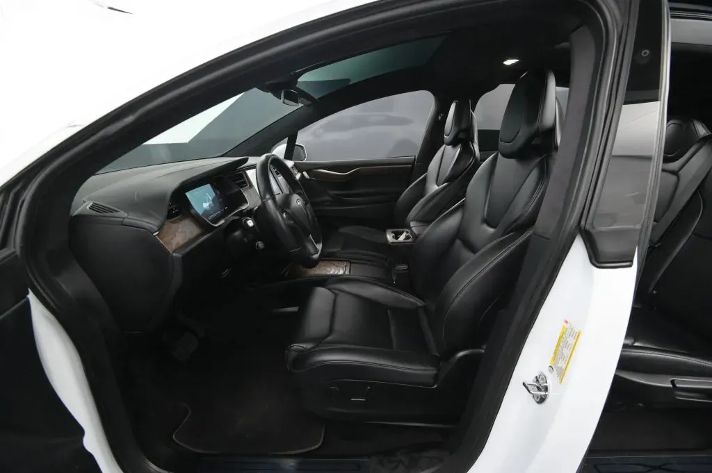 Tesla Model X photo 39