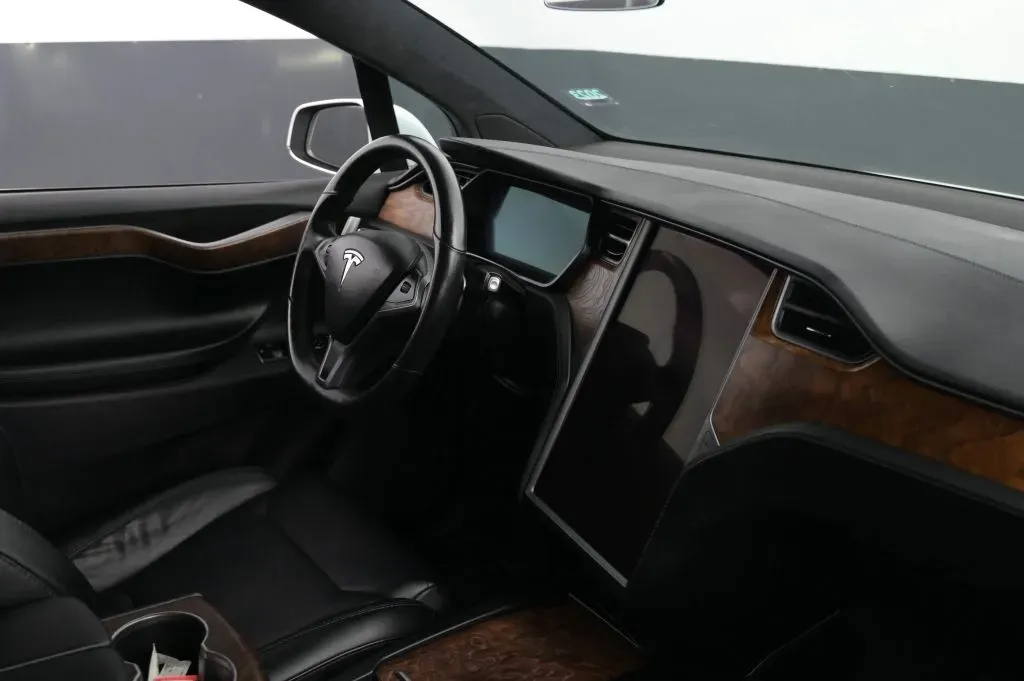 Tesla Model X photo 50