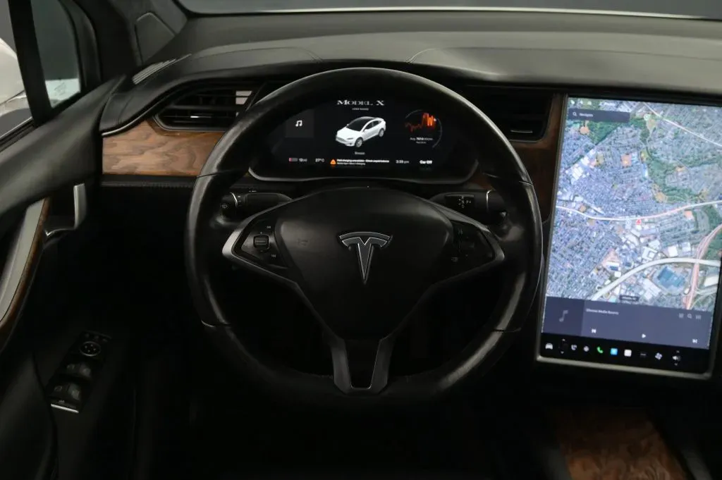 Tesla Model X photo 38
