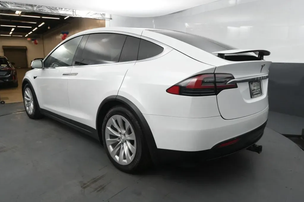 Tesla Model X photo 3