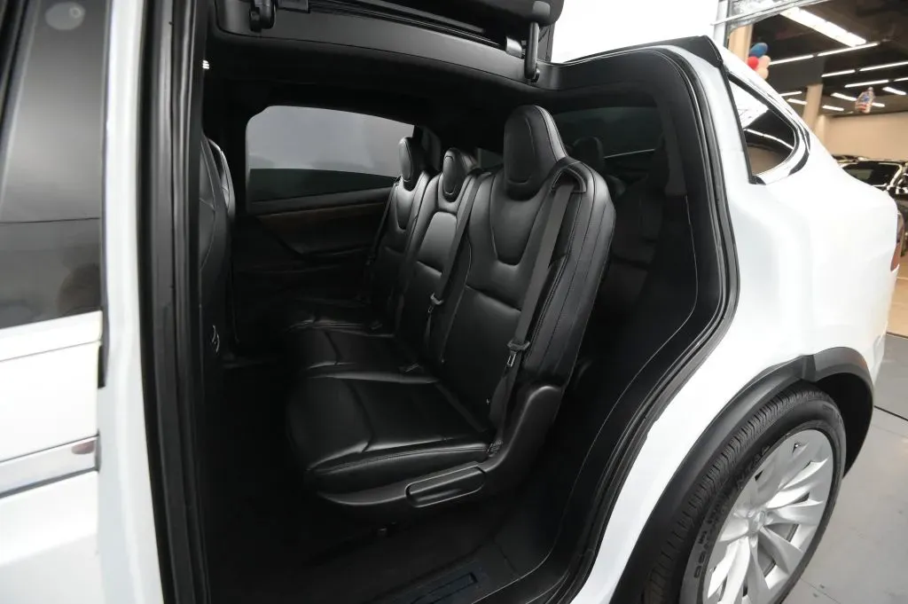 Tesla Model X photo 45
