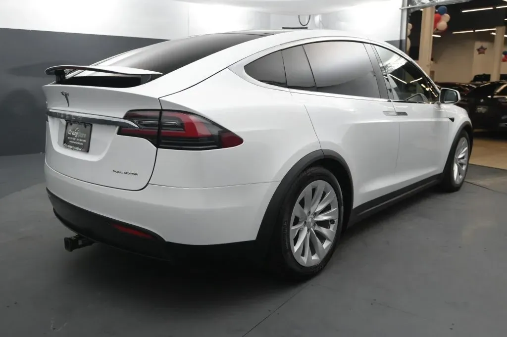 Tesla Model X photo 5