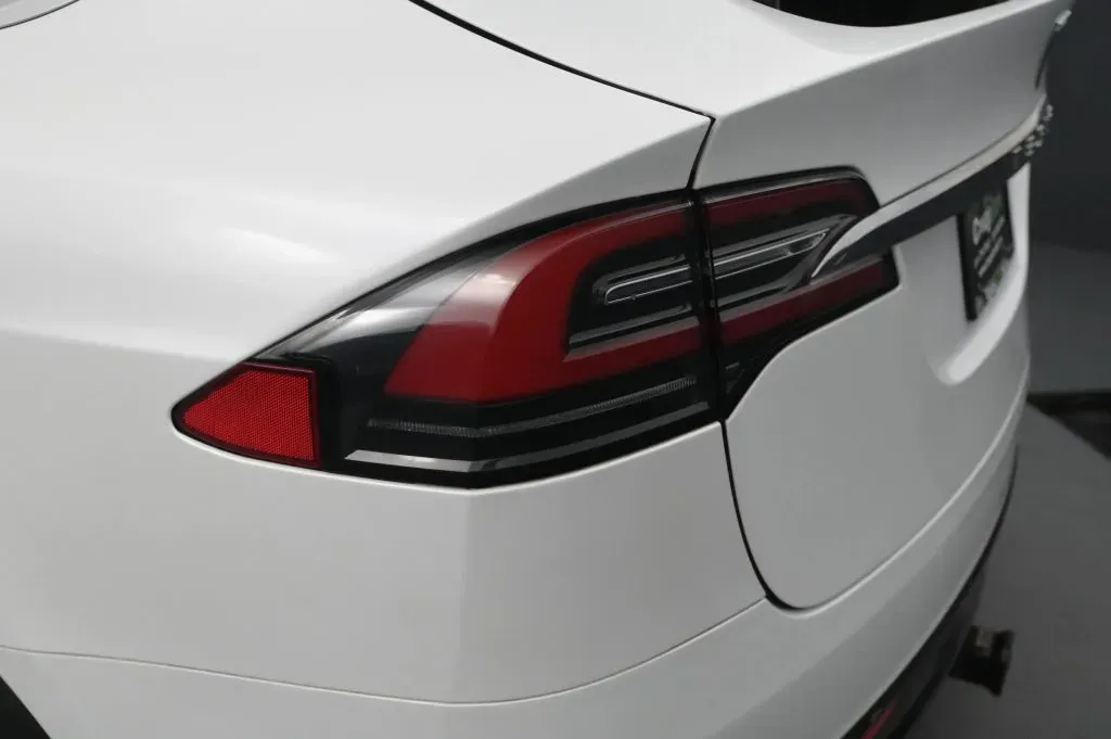 Tesla Model X photo 17