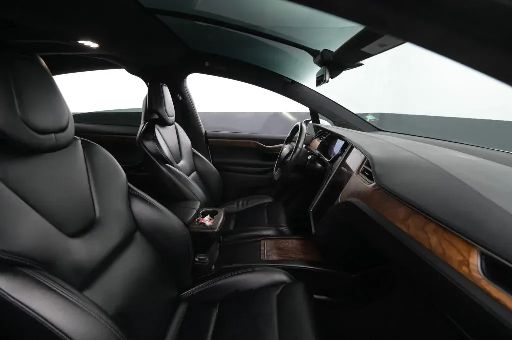Tesla Model X photo 51
