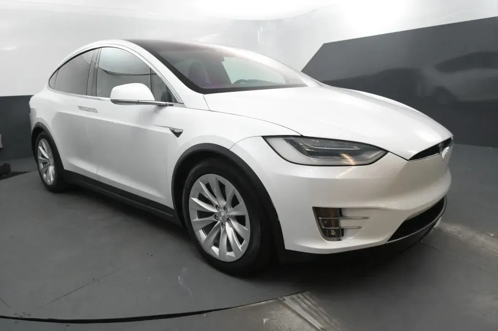 Tesla Model X photo 7