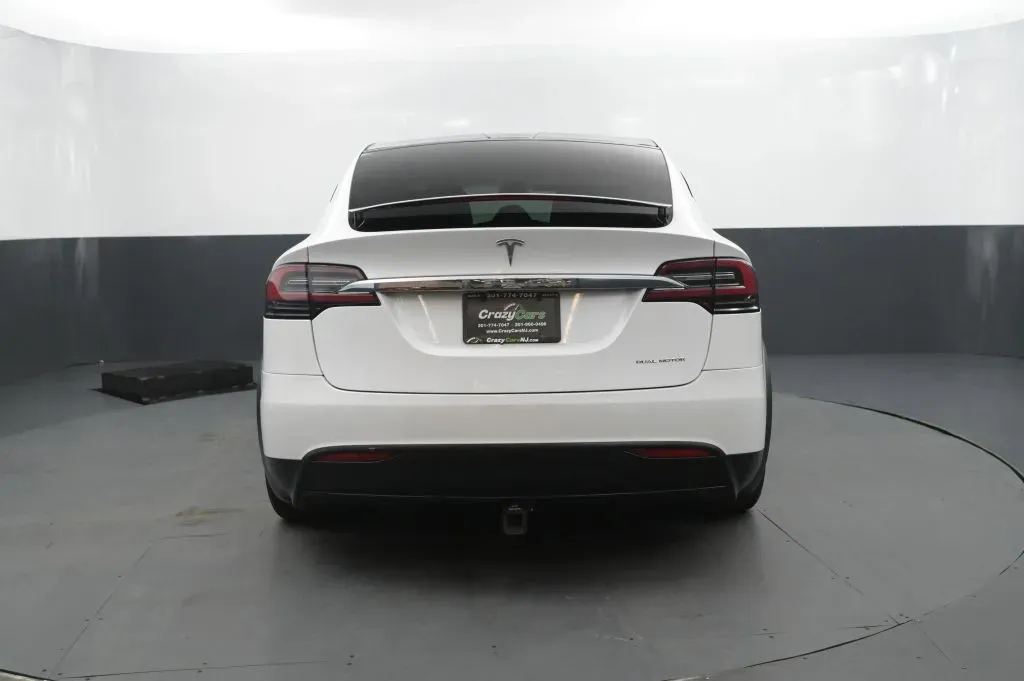 Tesla Model X photo 4