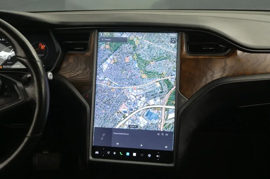 Tesla Model X photo 34