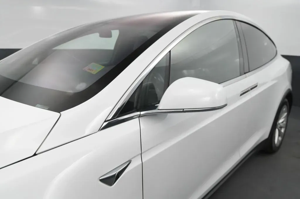 Tesla Model X photo 11