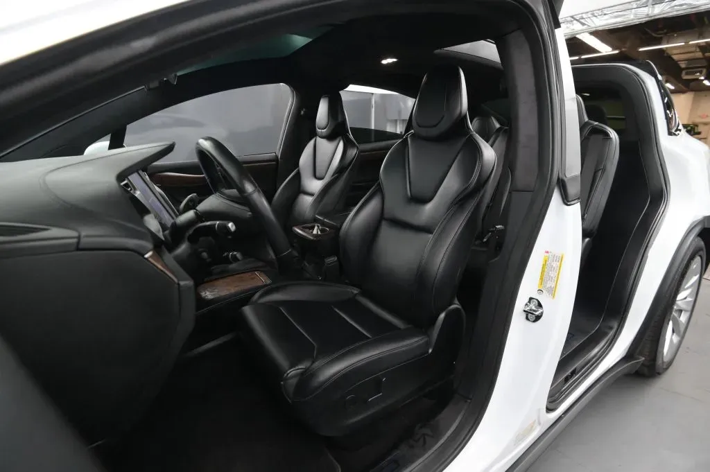 Tesla Model X photo 41