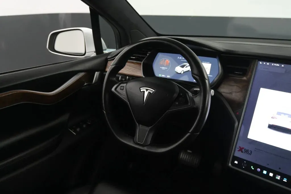 Tesla Model X photo 30