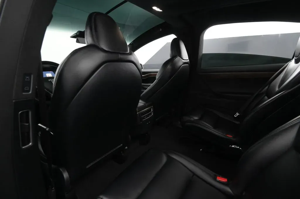 Tesla Model X photo 39