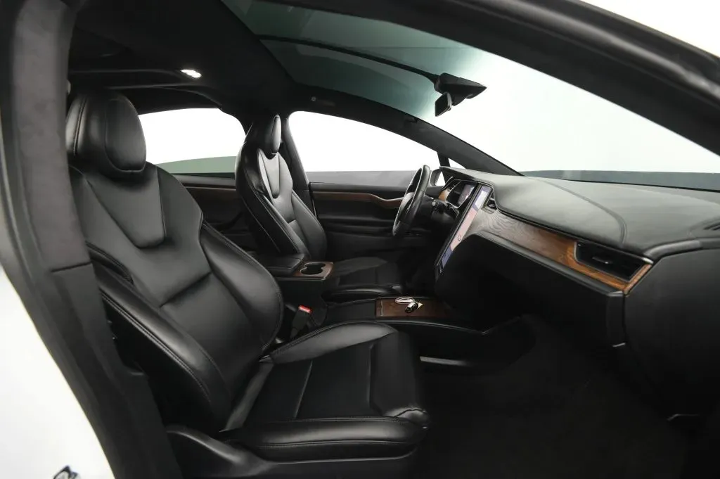 Tesla Model X photo 45