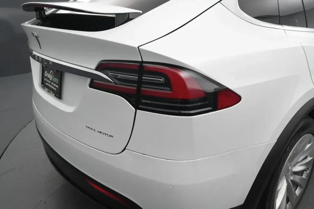 Tesla Model X photo 15