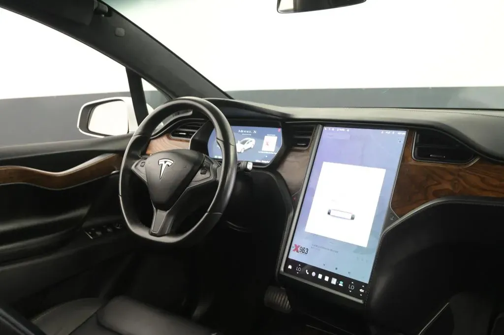 Tesla Model X photo 44