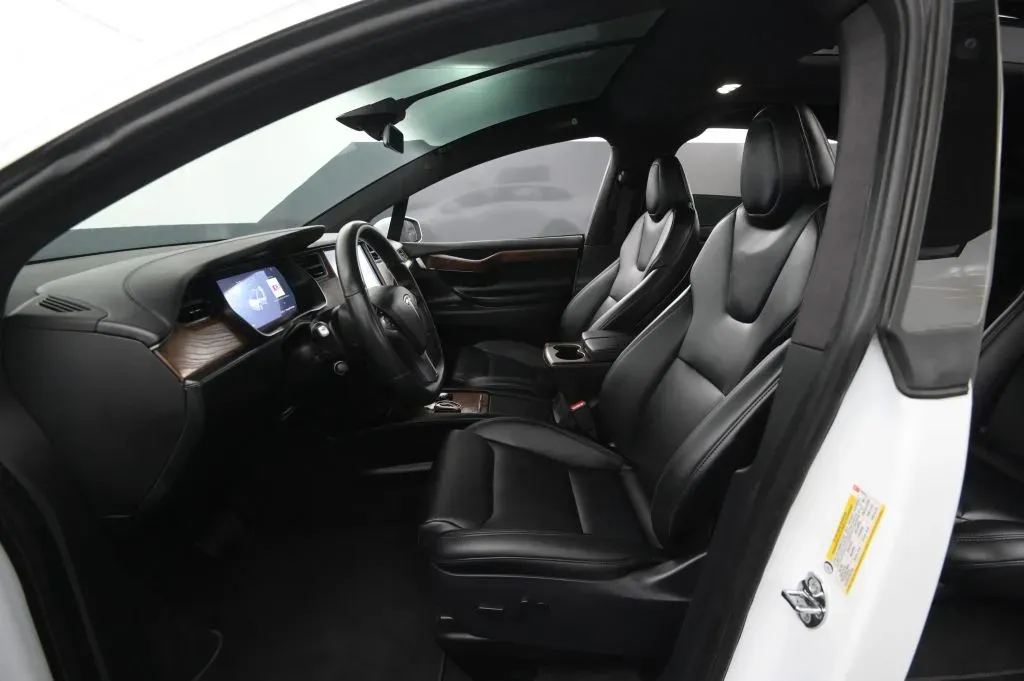 Tesla Model X photo 33